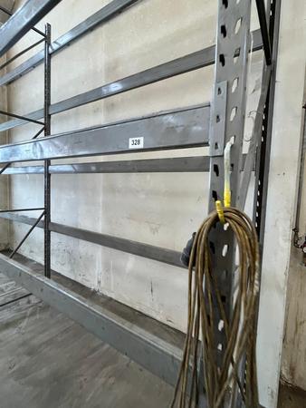 ca. 5.40 lfm Schwerlast Palettenregale H: 4 m T: 1 m Nutzlast pro Palette ca. 800 kg