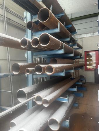 Kragarmregalanlage bestehend aus 4 St�ck Stehern H: 3.50 m Ausladung: 1.00 - 0.50 m