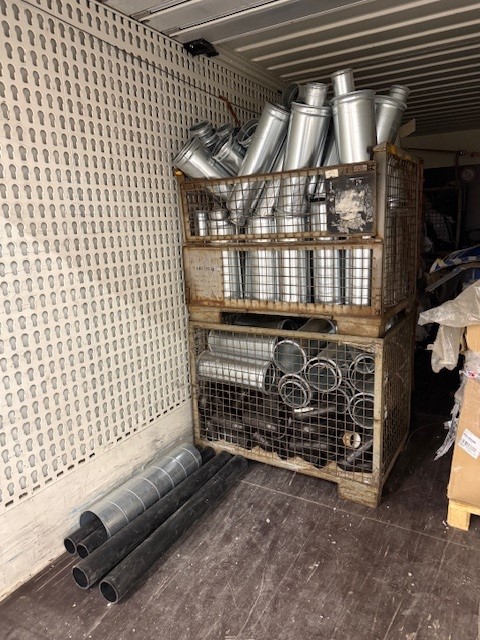 Containerinhalt an Installationsmaterial laut Fotounterlagen, komplette Inhalt in Bausch und Bogen, OHNE Container?d=2026-03-07 03:51:21