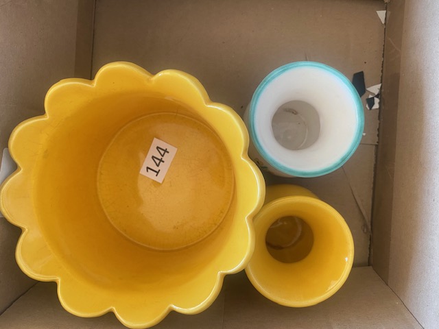 Gelbe Gmundner Keramik Vase und &Uuml;bertopf