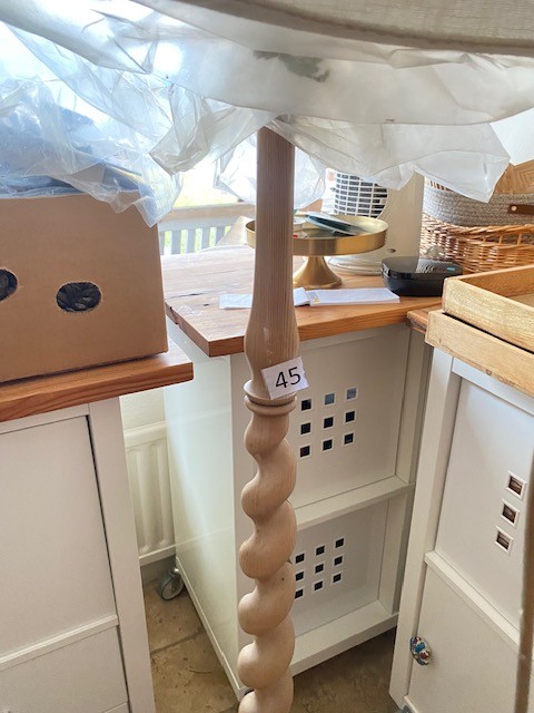 Gedrechselte Lampen 150  und Gro&szlig;e Lampenschirme ca 45-55 Durchmesser h&ouml;henverstellbar?d=2026-03-07 06:05:04