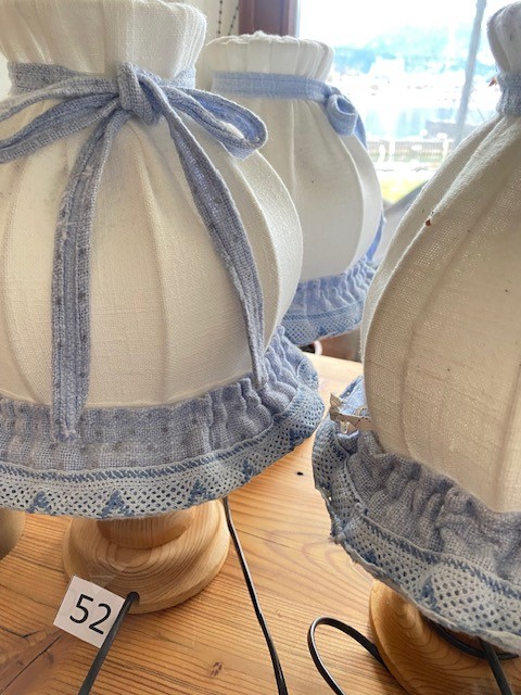 2 Gedrechselte Lampen Nachttisch mit Stoffschrim?d=2026-03-07 06:04:58