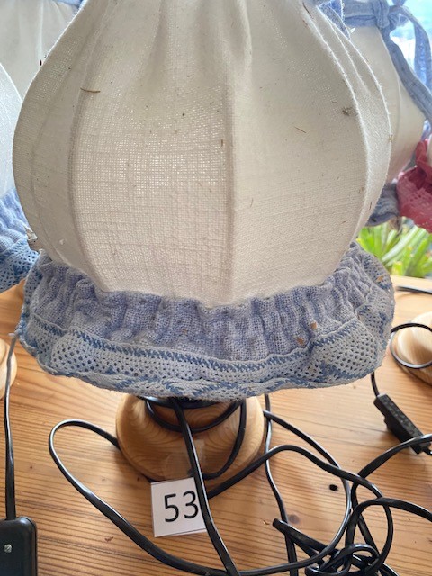 2 Gedrechselte Lampen Nachttisch mit Stoffschrim?d=2026-03-07 06:04:47