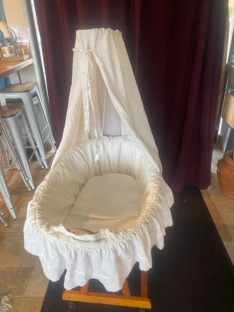 Weiden Stubenwagen mit kl. Matratze Baldachin wei&szlig;?d=2026-03-07 08:21:48