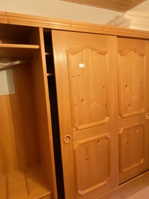 Vogelauer Kasten mit Schiebet&uuml;re plus Ablage f&uuml;r Koffer und Gadarobe 226/193 /63?d=2026-03-07 06:04:51