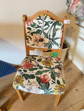 2 Holzsessel gepolstern bunt