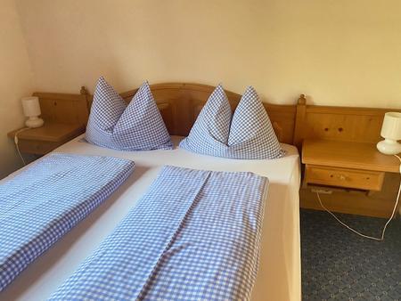 Vogelauer Doppelbett mit Nachtk�stchen, 180x 200cm