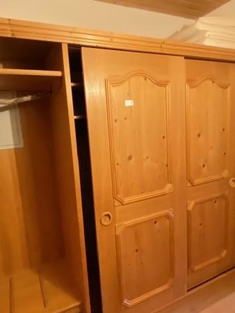 Vogelauer Kasten mit Schiebet�re plus Ablage f�r Koffer und Gadarobe 226/193 /63