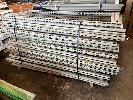 ca. 40 Laufmeter Regalanlage, Regalsteher 20 Mal 75x220cm, 40 Balken