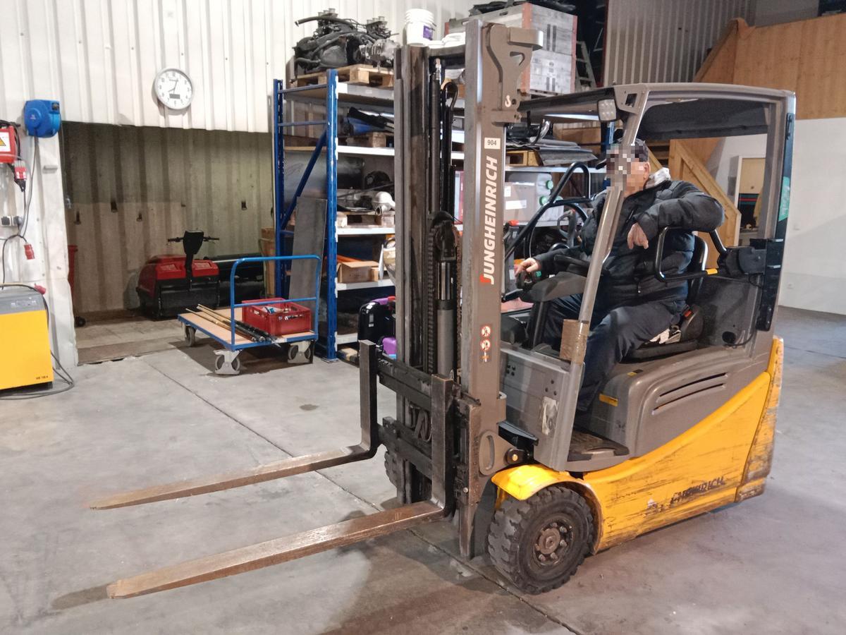 JUNGHEINRICH EFG 216, 330 ZZ, BJ 2020, 1600 kg, Hubh&ouml;he 3300