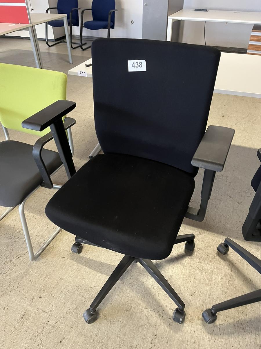 B&uuml;rodrehstuhl schwarz mit Armlehne?d=2026-03-07 06:36:28