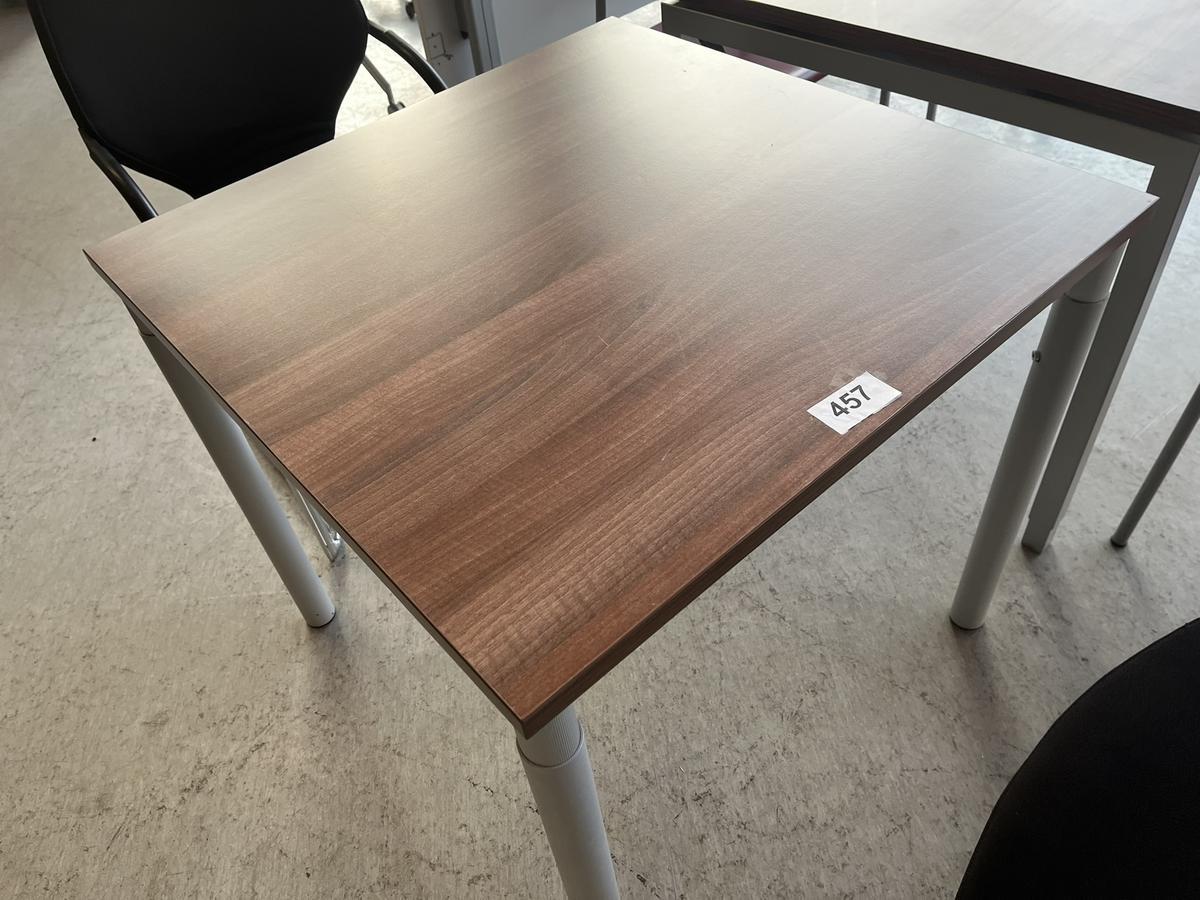 Neud&ouml;rfler Besprechungstisch 80/80 cm mit 2 Besucherst&uuml;hlen?d=2026-03-07 06:36:49