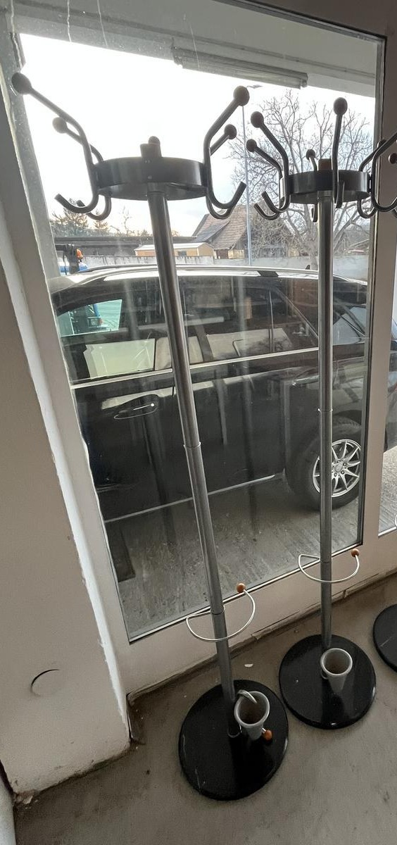 2 St&uuml;ck Garderobenst&auml;nder?d=2026-03-07 09:54:46