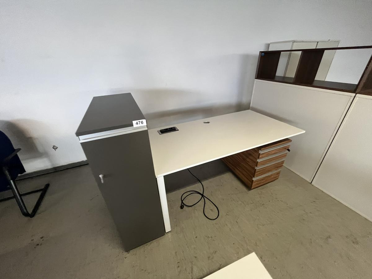 Schreibtisch ca. 160/80 cm mit Auszugscontainer und Aktenschrank ca. 35/90/115 cm