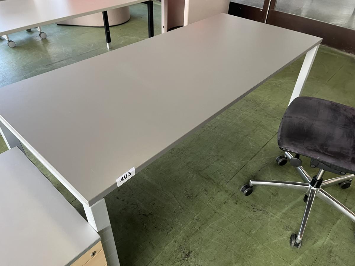 Schreibtisch ca.160/80 cm?d=2026-03-07 08:11:42