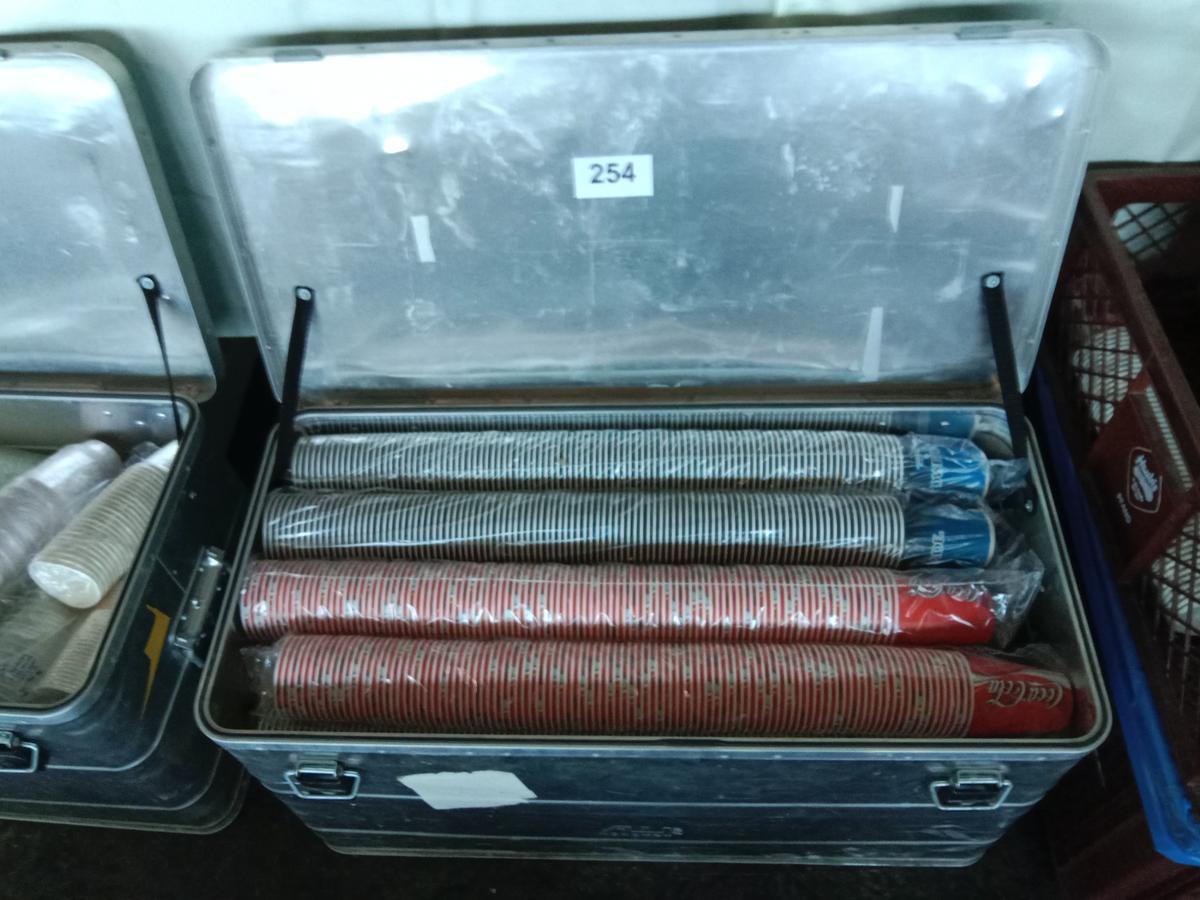 ca. 200 Stk. PAP Becher inkl. Alubox 75x35x40cm?d=2026-03-07 07:02:17