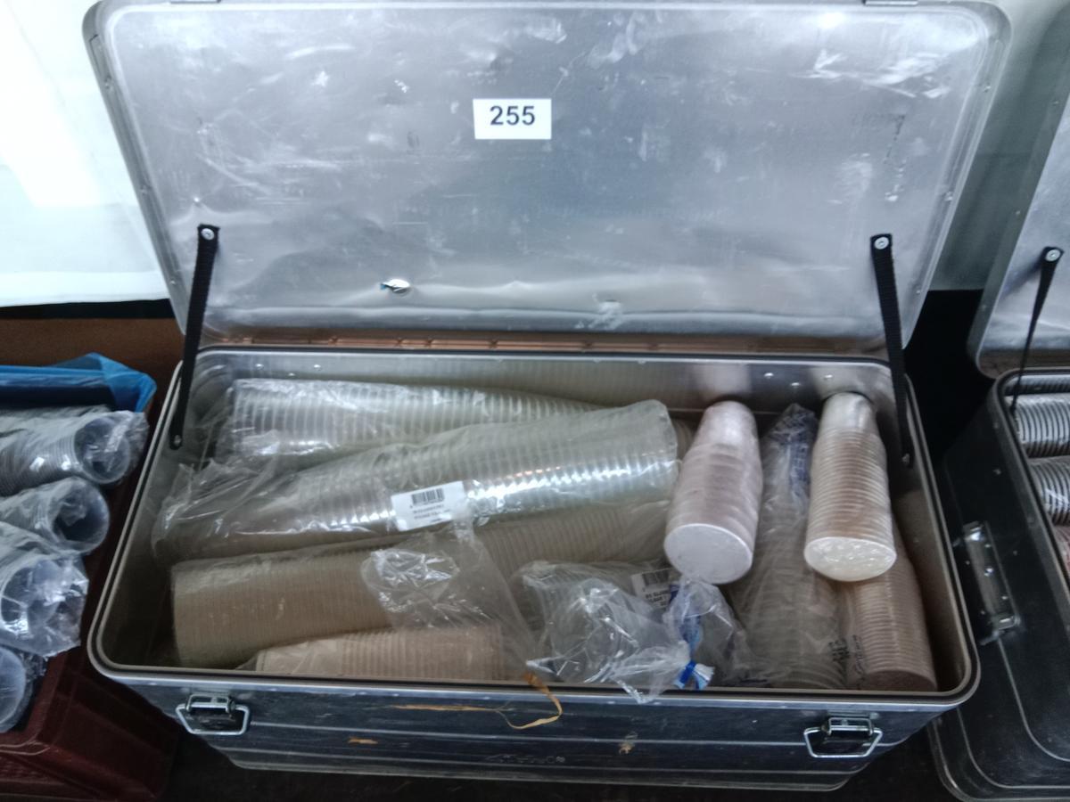 Gro&szlig;posten Plastikbecher inkl. Alubox 75x35x40cm?d=2026-03-07 07:02:18