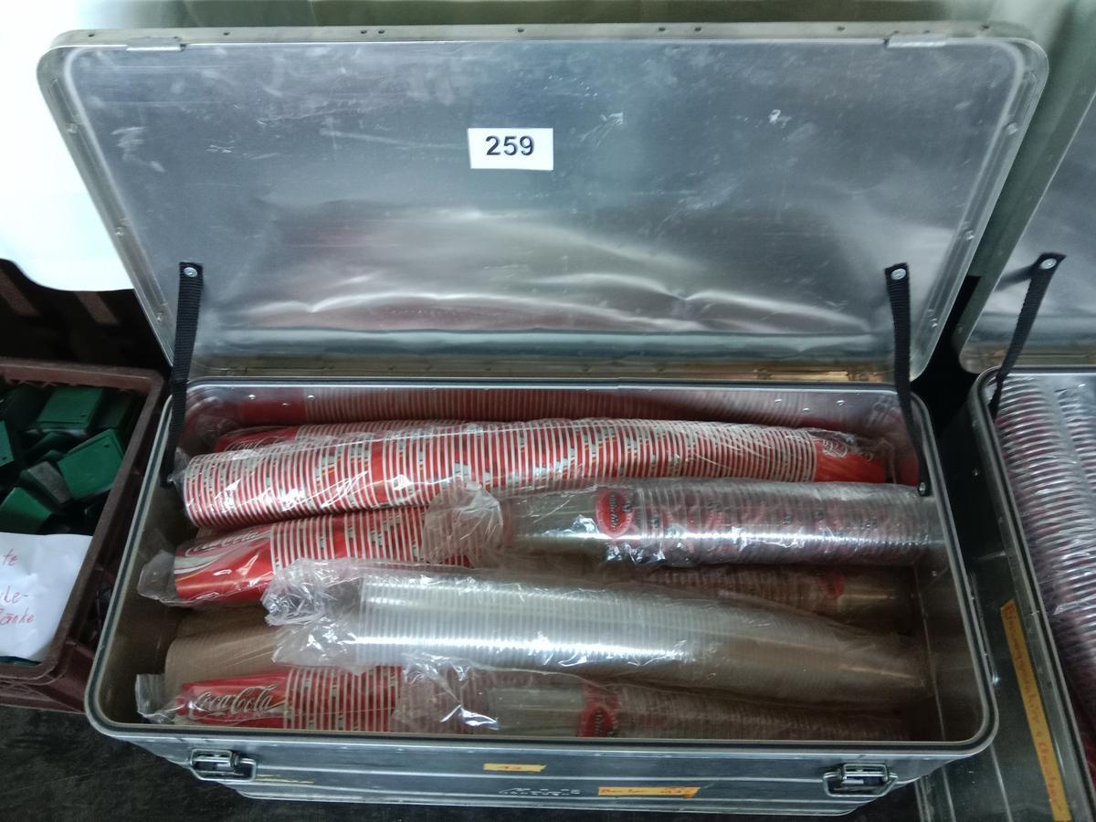 Gro&szlig;posten Plastikbecher inkl. Alubox 75x35x40cm?d=2026-03-07 07:11:50