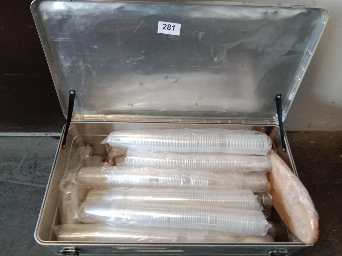 Gro&szlig;posten Plastikgl&auml;ser inkl. Transportbox Alu 90x45x40cm?d=2026-03-07 09:01:33