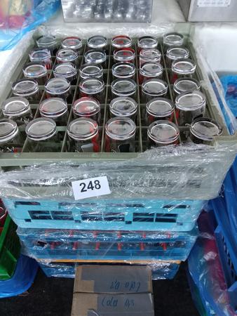 4 Stk. Gl�serracks, inkl. ca. 120 Stk. Limogl�ser