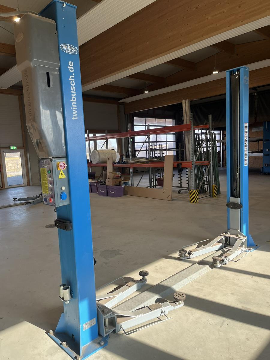 TWINBUSCH 2-S&auml;ulenhebeb&uuml;hne, Baujahr 2021 - Topzustand, 4200 kg?d=2026-03-07 07:03:11