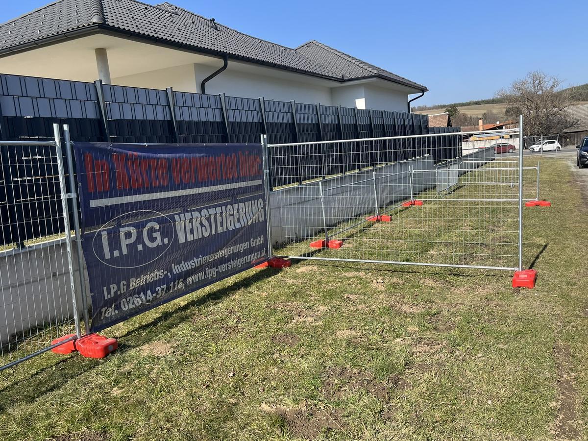 30 Stk. Bauzaunelemente ca. 350x200cm, verzinkt,fabriksneu, 30 Sockelsteine?d=2026-04-14 07:54:46