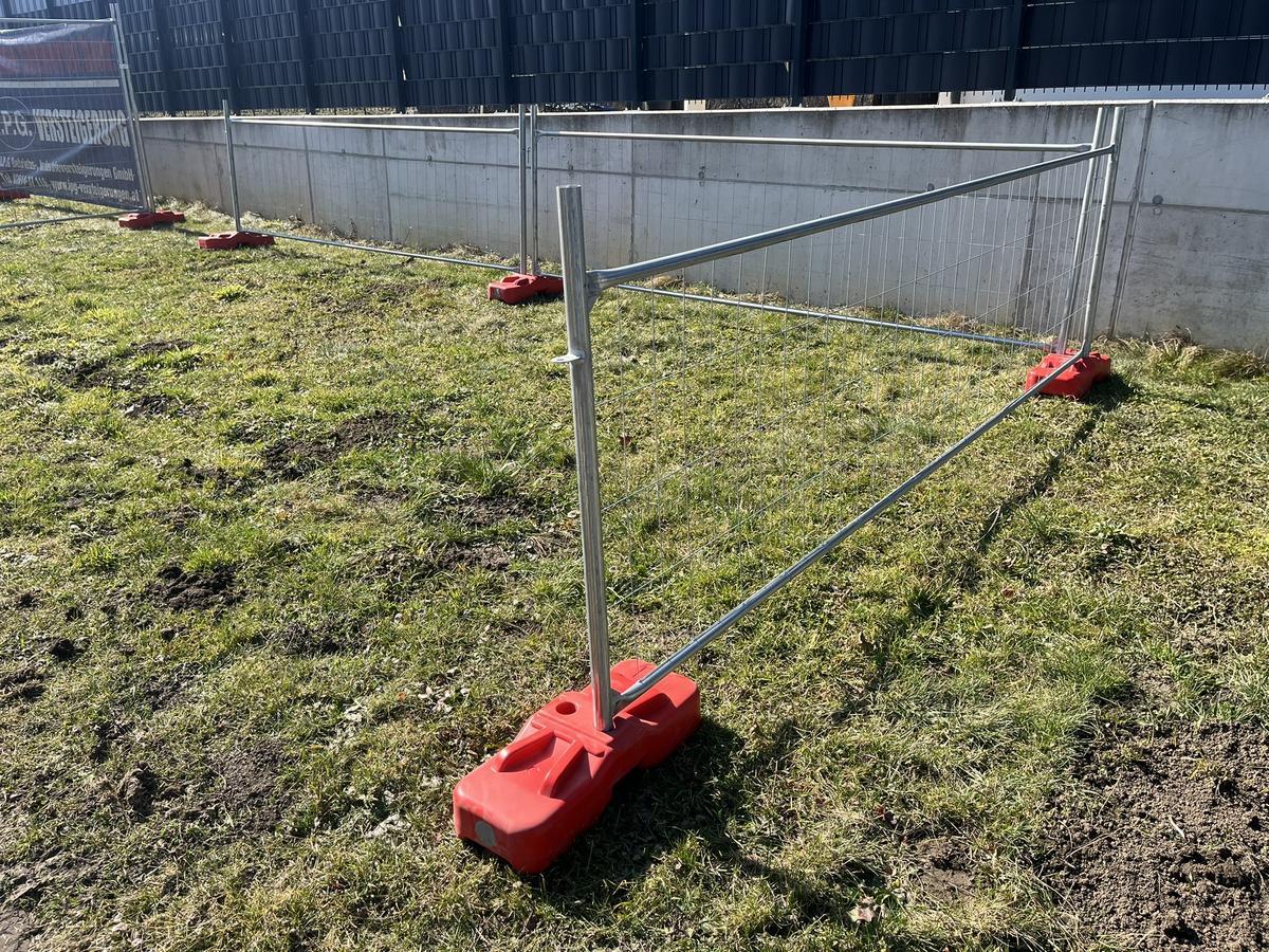 20 Stk. Bauzaunelemente ca. 340x120cm, verzinkt,fabriksneu, 20 Sockelsteine?d=2026-04-14 07:49:34