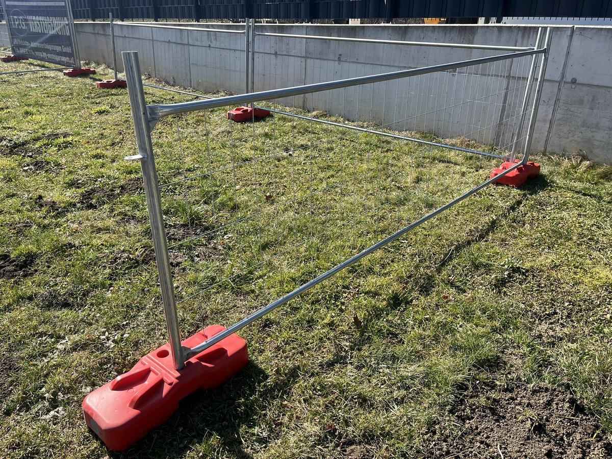 20 Stk. Bauzaunelemente ca. 340x120cm, verzinkt,fabriksneu, 20 Sockelsteine?d=2026-04-14 07:49:38