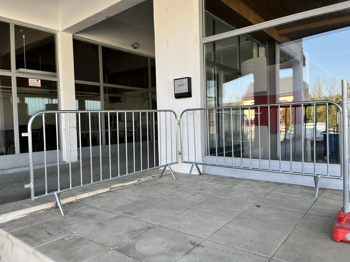 10 Stk. Absperrgitter verzinkt ca. 230x110cm, fabriksneu?d=2026-04-14 09:54:35