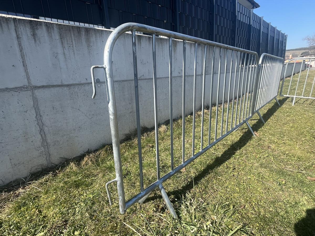 20 Stk. Absperrgitter verzinkt ca. 230x110cm, fabriksneu?d=2026-04-14 07:54:45