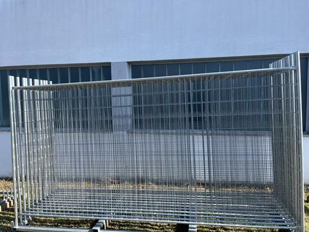 12 Stk. Bauzaunelemente ca. 350x200cm, mit Stapelbox, 12 Sockelsteine