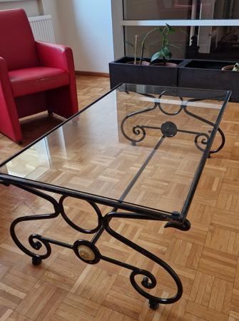 Glastisch, Gu�eisen, sehr stabil, mit Goldverzierung, 1,23 cm lang x 73 cm breit x 45 cm hoch