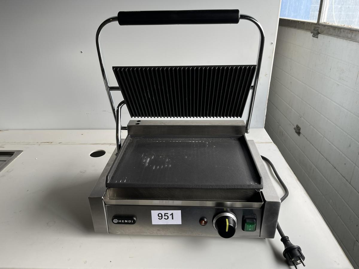 HENDI Contact Grill Panini 2200 W ?d=2026-04-14 09:37:32