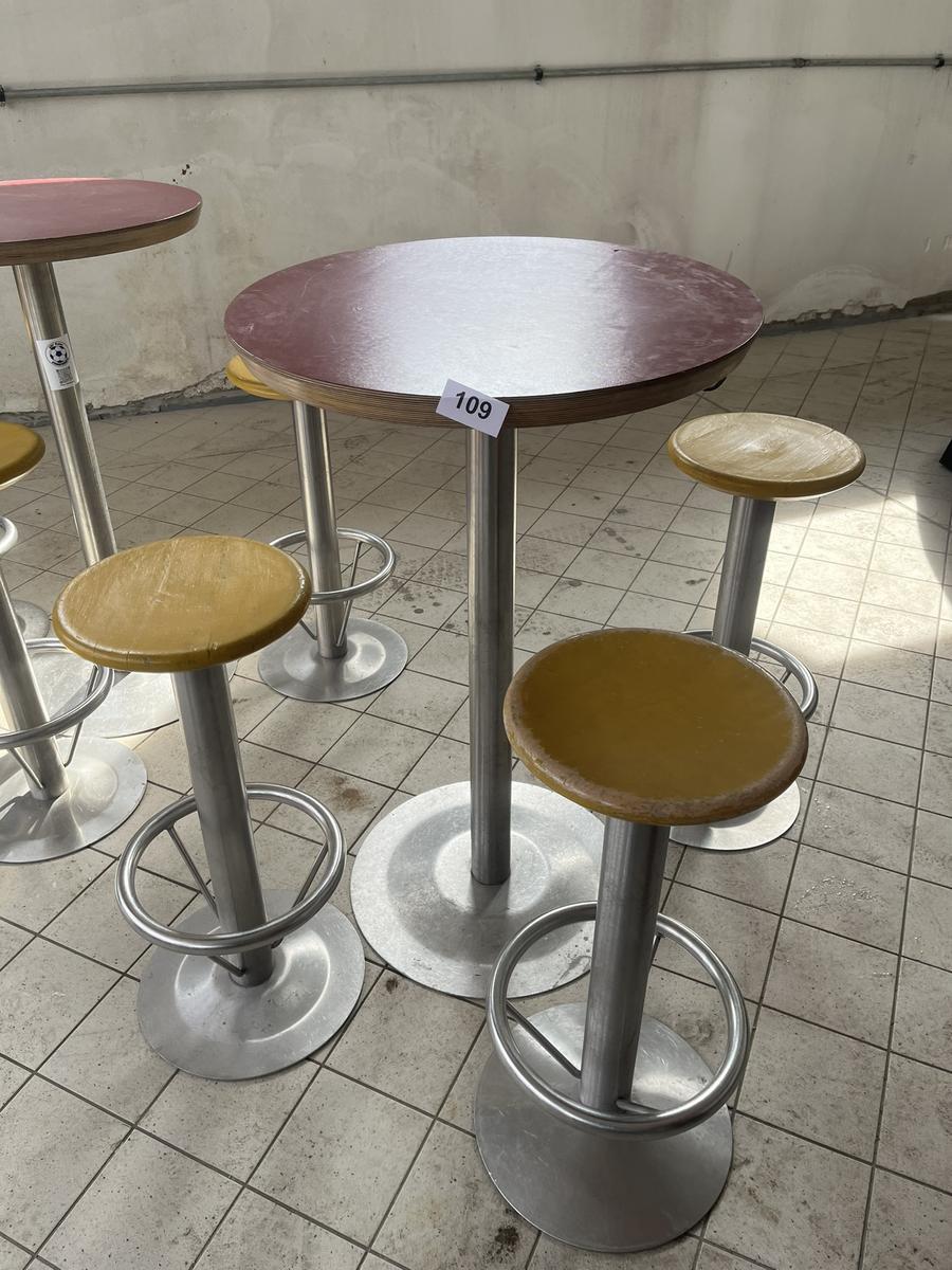 3 Stk. Barhocker, 80cm hoch und 1 Stehtisch DM 70cm, 110cm hoch?d=2026-04-14 09:36:44