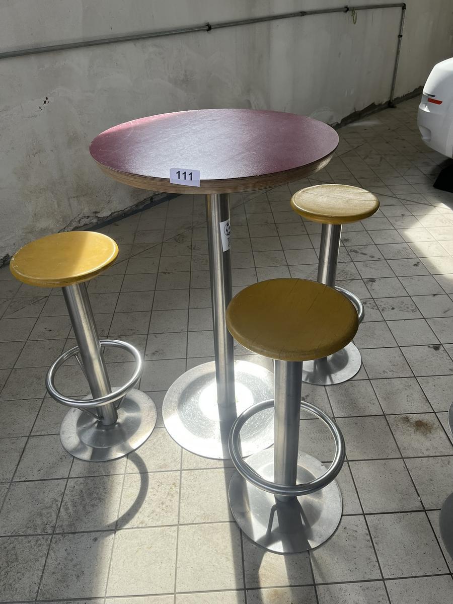 3 Stk. Barhocker, 80cm hoch und 1 Stehtisch DM 70cm, 110cm hoch?d=2026-04-14 07:49:22