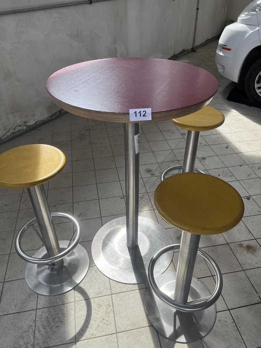 3 Stk. Barhocker, 80cm hoch und 1 Stehtisch DM 70cm, 110cm hoch?d=2026-04-14 07:55:00