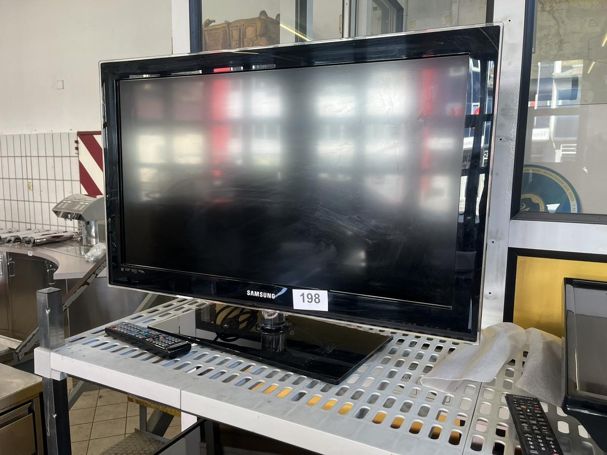 Samsung TV 32 - LE32C, 630K1W, mit Standfu&szlig; und Fernbedienung