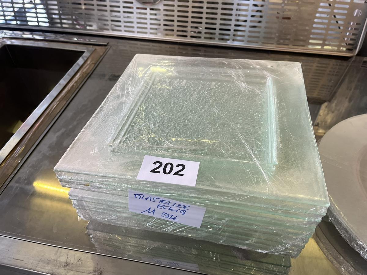 11 Stk. Glasteller 32x32cm?d=2026-04-14 12:39:31