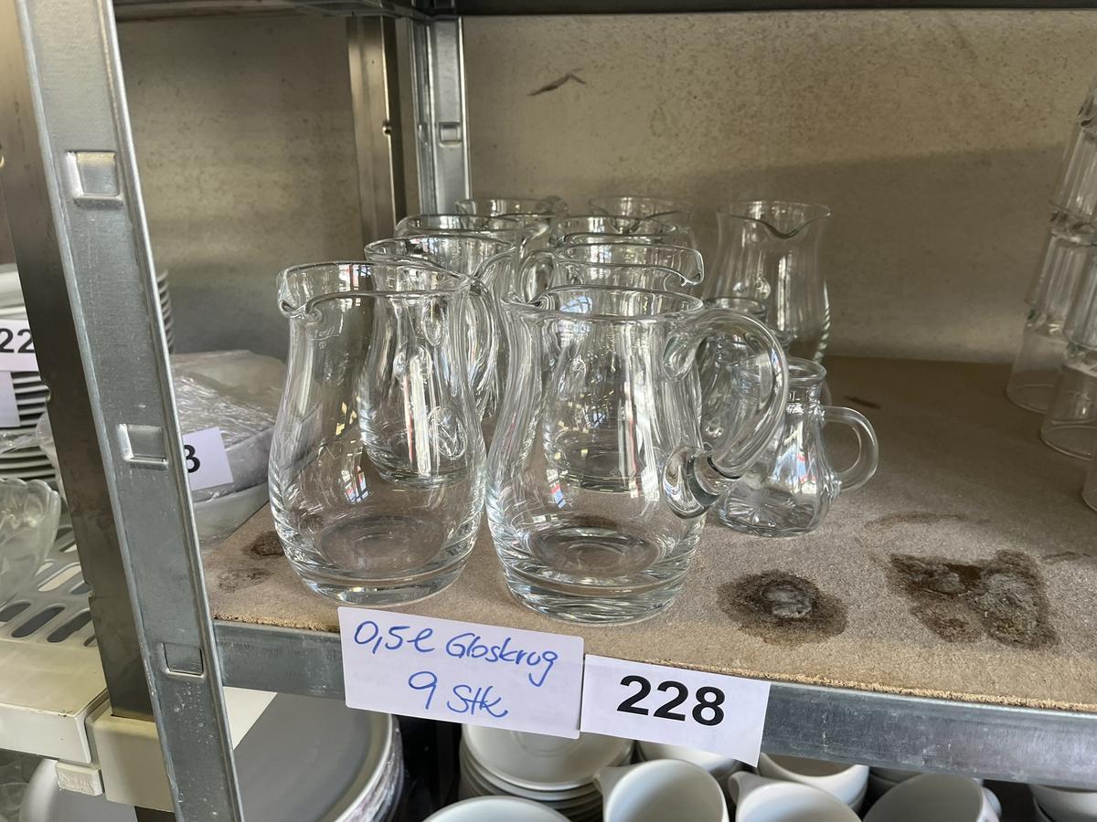 9 Stk. Karaffen, 0.5L und einige kleinere Gr&ouml;&szlig;en