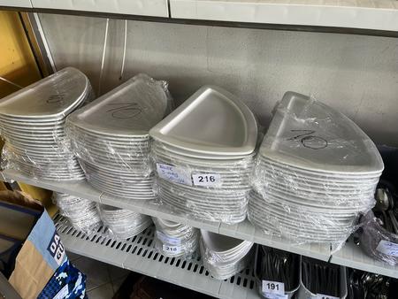 80 Stk. Teller, dreieckig, ca. 37cm