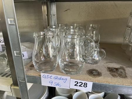 9 Stk. Karaffen, 0.5L und einige kleinere Gr��en