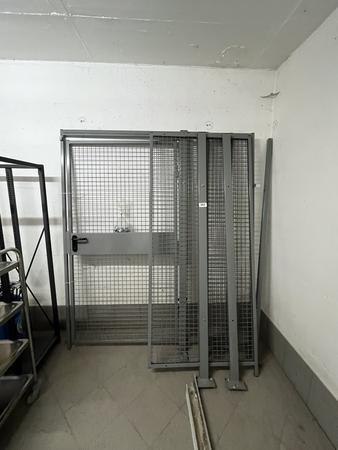 Torteil mit Schutzgitter, f�r Raumteilung, versperrbar