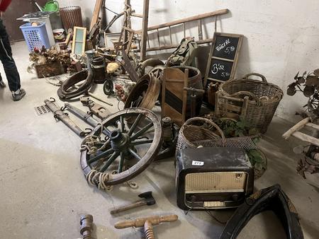 Gro�posten rustikale Dekoration in Bausch und Bogen, Volumen ca.1 LKW