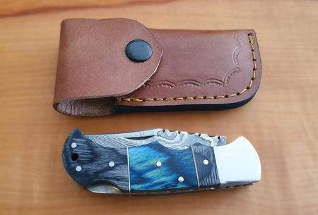 Damast-Taschenmesser / Damast-Klappmesser Micarta-Griff, Klinge Damaszener Stahl, rund 100 Lagen, charakteristische, rustikale Schmiedeoberfl�che, Griff Micarta, Farbe blau/schwarz, Gesamtl�nge (ausgeklappt) 170 mm, Gesamtl�nge (eingeklappt) 100 mm, Kling