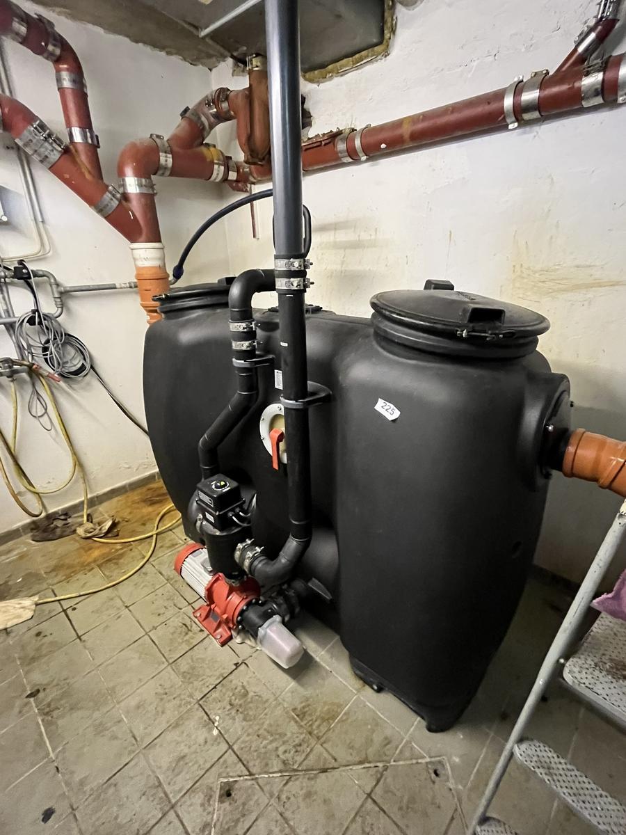 EASY CLEAN Fettabscheidermodul PV/S Automix mit Pumpen,geleert,Bj.2016 ca.200 kg 215/860/1780 mm?d=2026-04-14 06:03:25