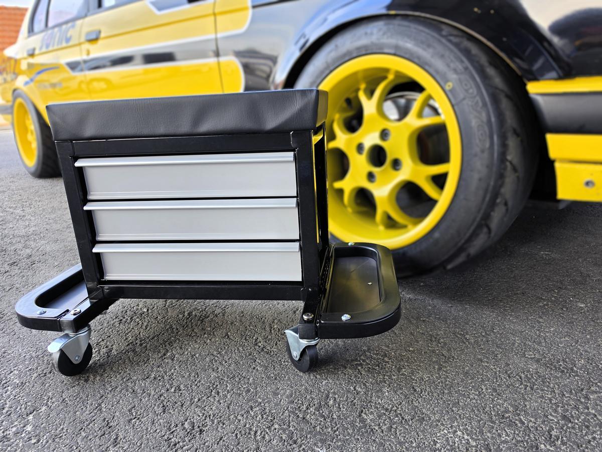 Werkstatthocker mit Laden und Rollen � Silber/Schwarz?d=2026-05-25 21:18:18
