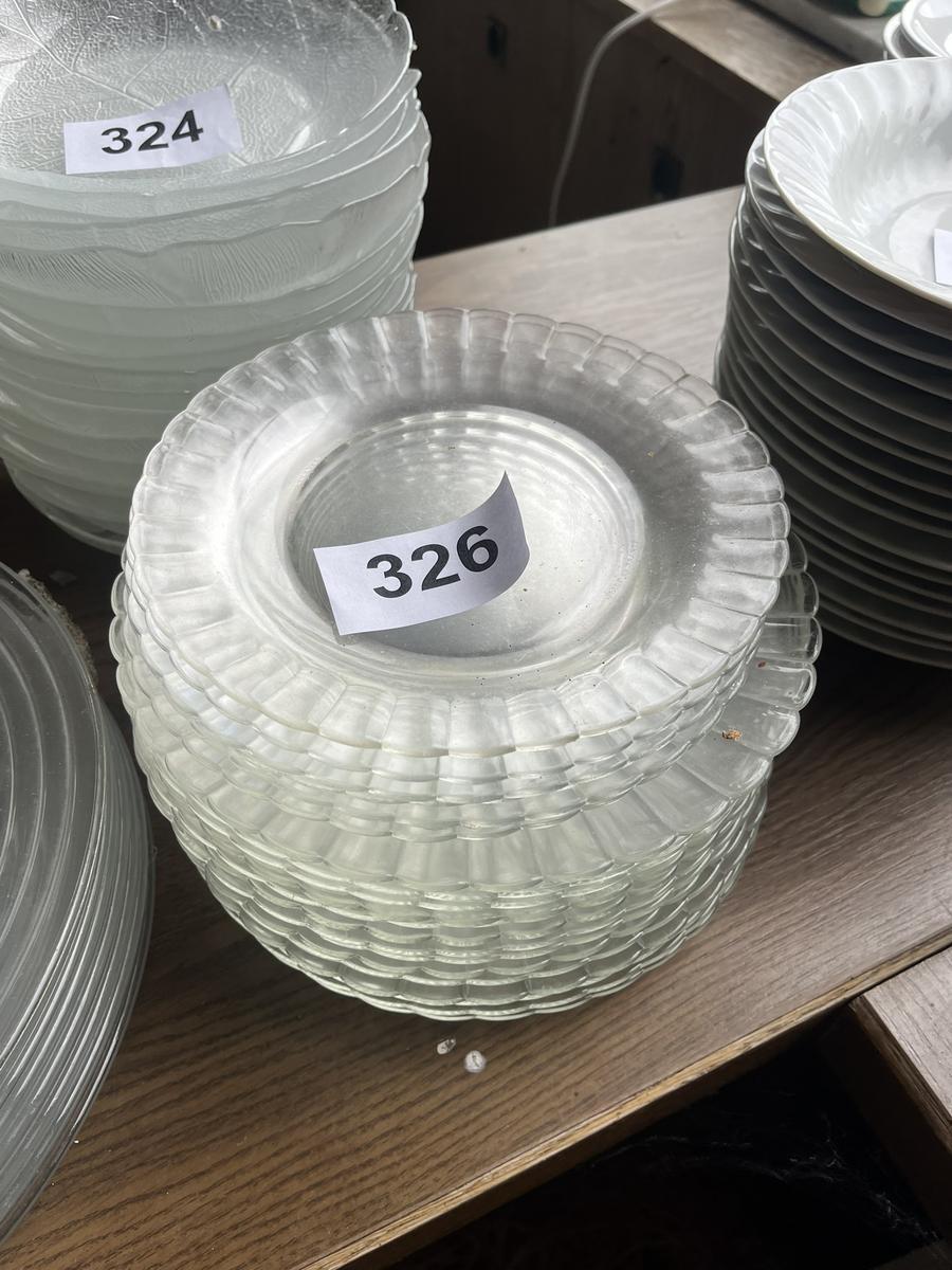 ca. 15 Stk. Glasteller DM 23 cm?d=2026-05-25 20:39:23
