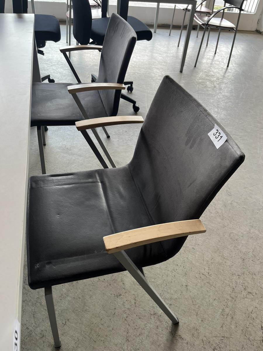 ca. 16 Stk. Stapelst&uuml;hle mit Armlehne?d=2026-05-25 21:21:34