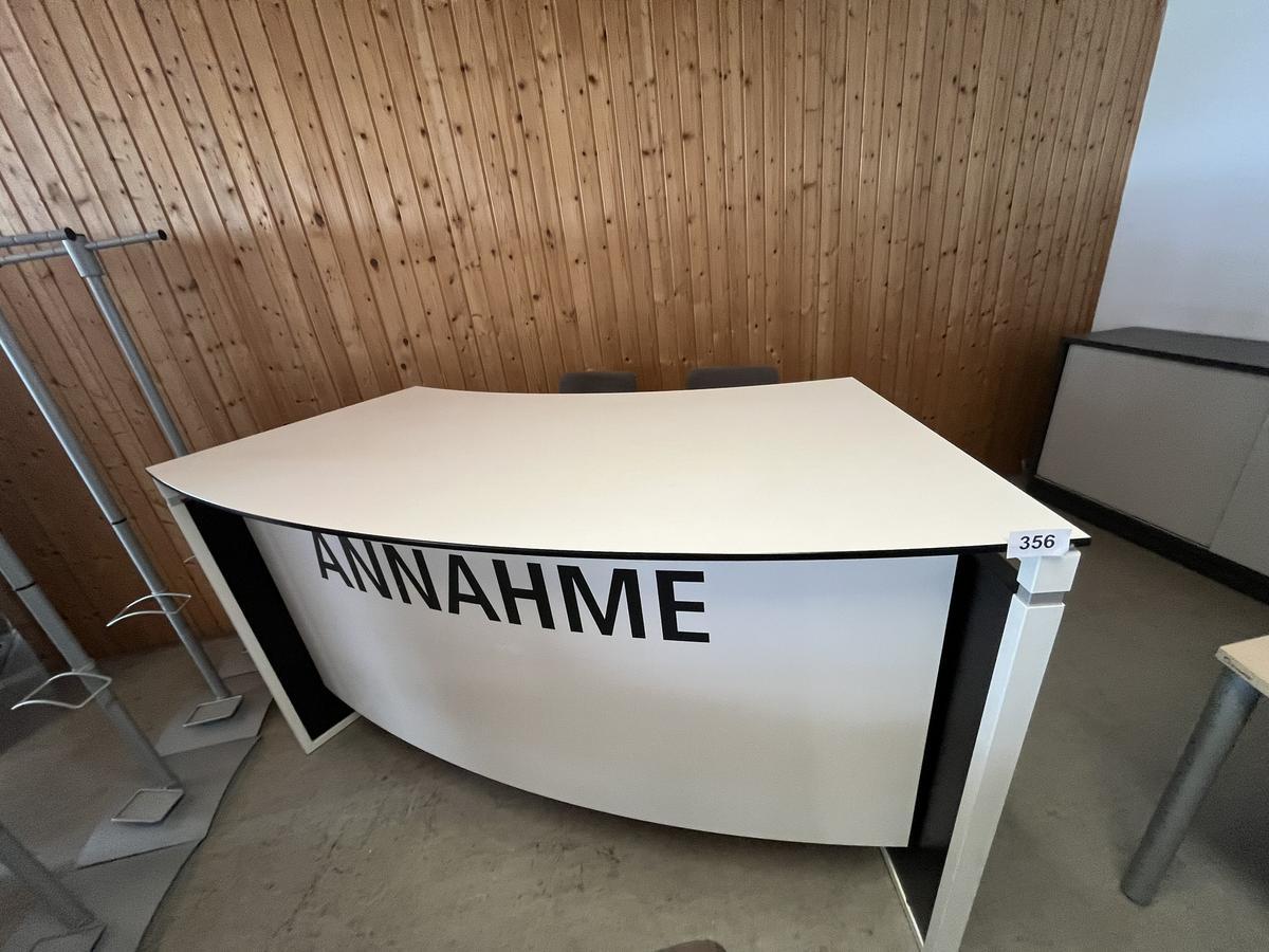 Annahmepult ca. 190 x 80 x 108 cm?d=2026-05-25 21:24:33