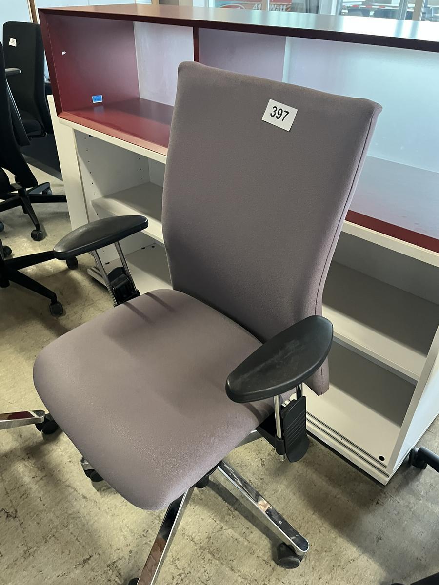 B&uuml;rodrehstuhl mit Armlehne?d=2026-05-25 21:24:34